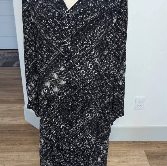 Women's dress - Picture 8 of 11